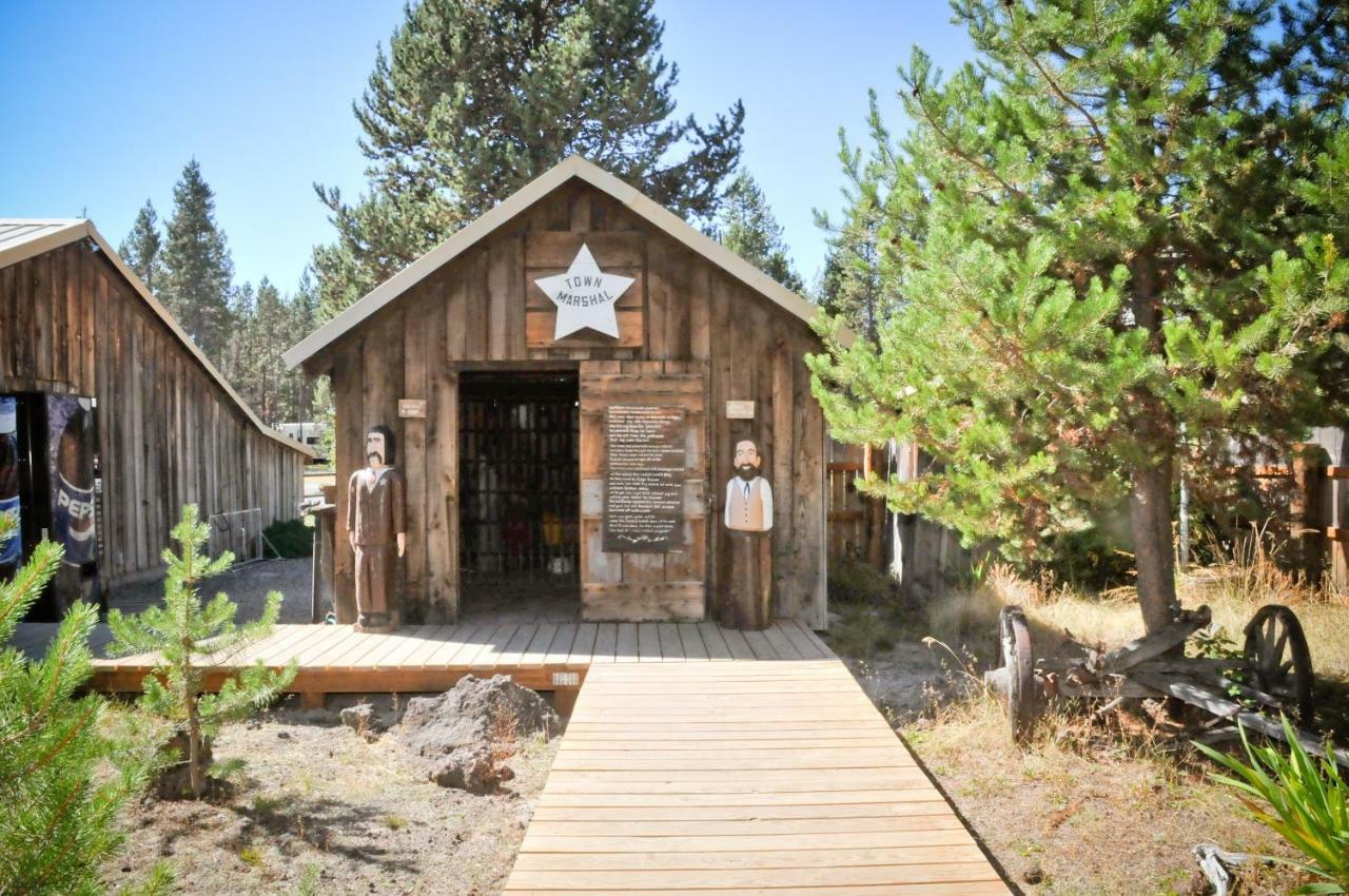 Bend-Sunriver Camping Resort Two-Bedroom Cabin 7 Exteriör bild